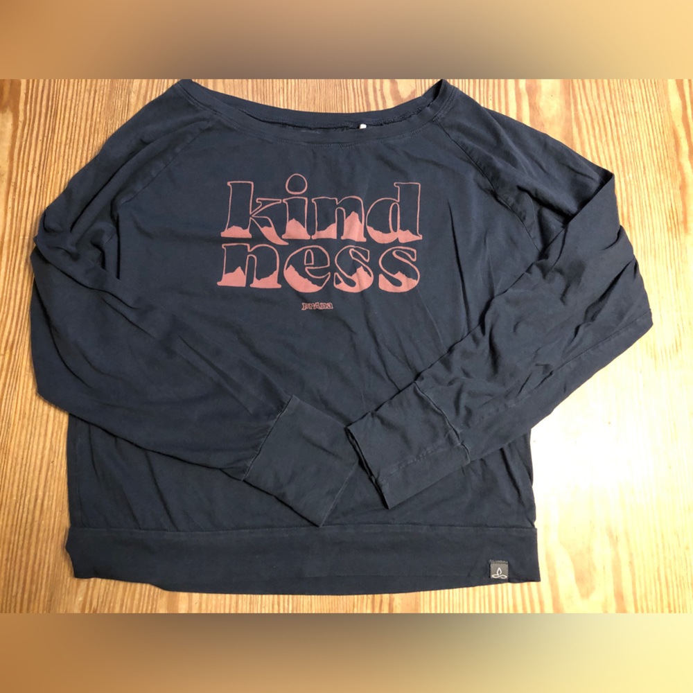 Prana Ladies Medium long sleeve T-shirt. Navy.